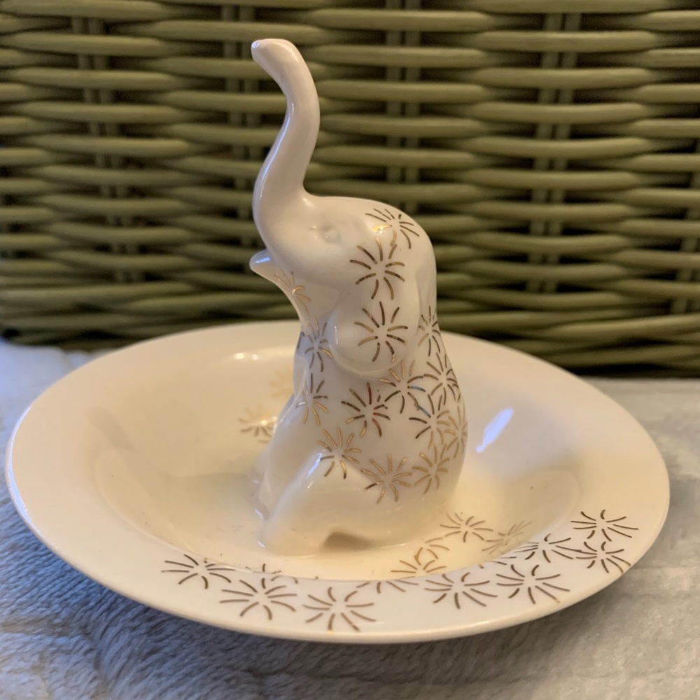 Elephant jewelry holder